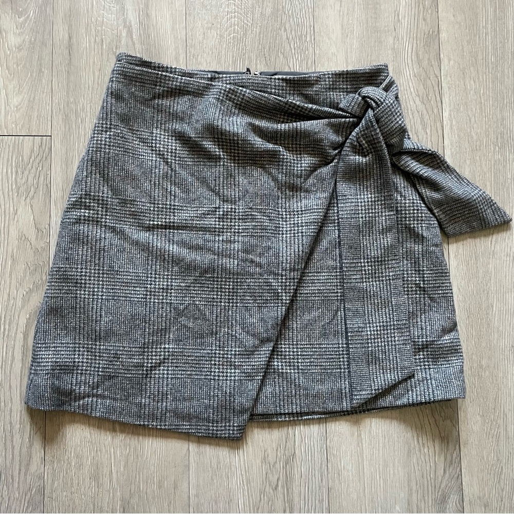 Aritzia Wilfred grey plaid mini skirt with tie detail
